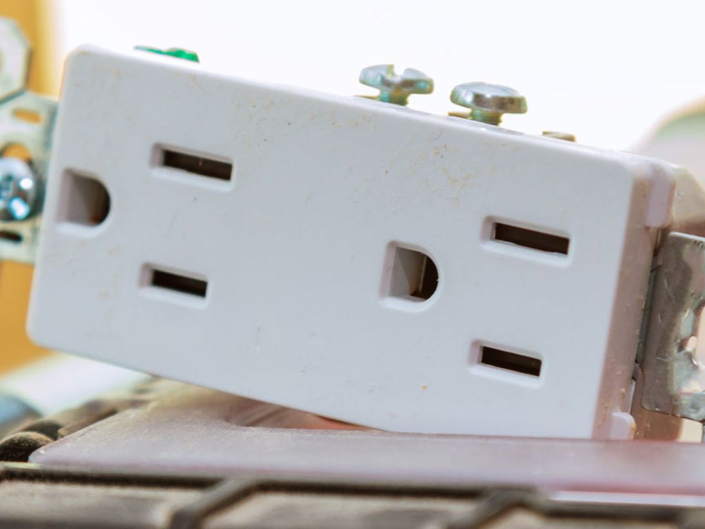 7 Tips for Avoiding Electrical Malfunctions in Your Home | HedgeHog Electric